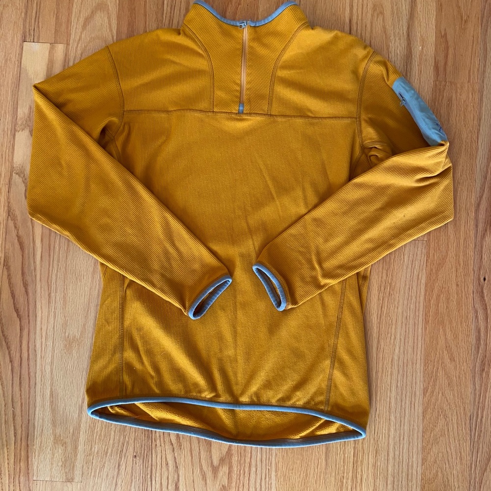Arc’Teryx mustard yellow fleece pullover size L